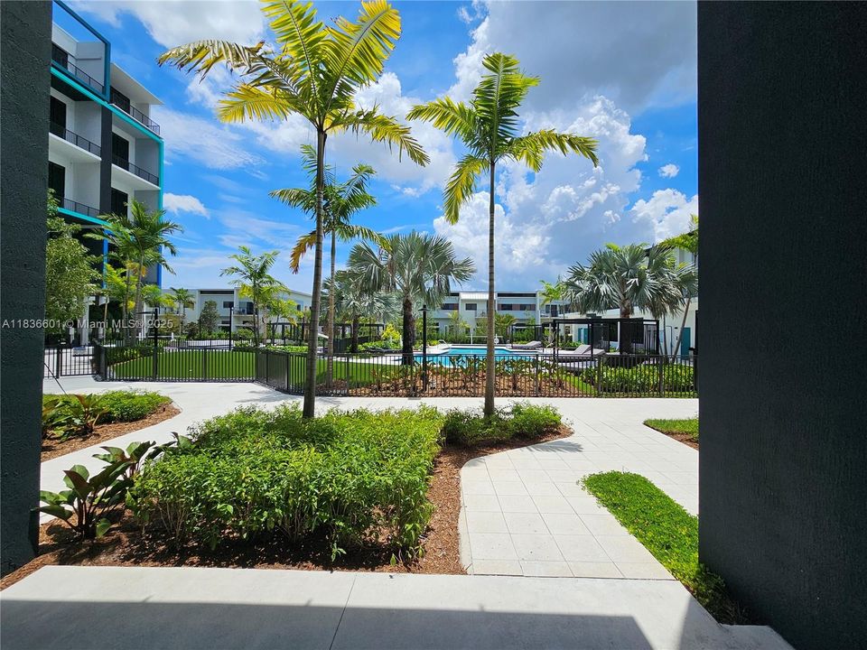 For Rent: $3,205 (2 beds, 2 baths, 1015 Square Feet)