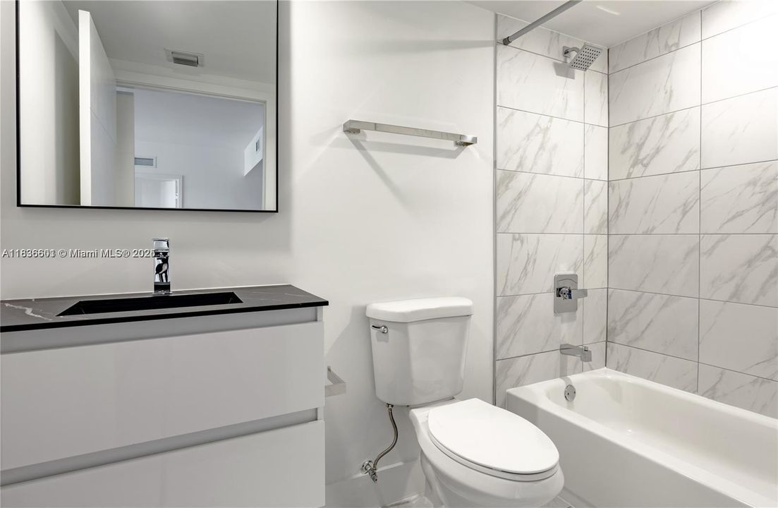 For Rent: $3,205 (2 beds, 2 baths, 1015 Square Feet)