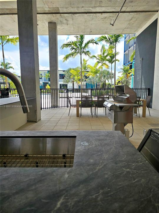 For Rent: $3,205 (2 beds, 2 baths, 1015 Square Feet)