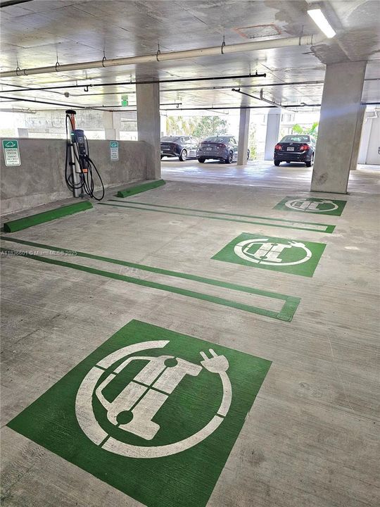 For Rent: $3,205 (2 beds, 2 baths, 1015 Square Feet)