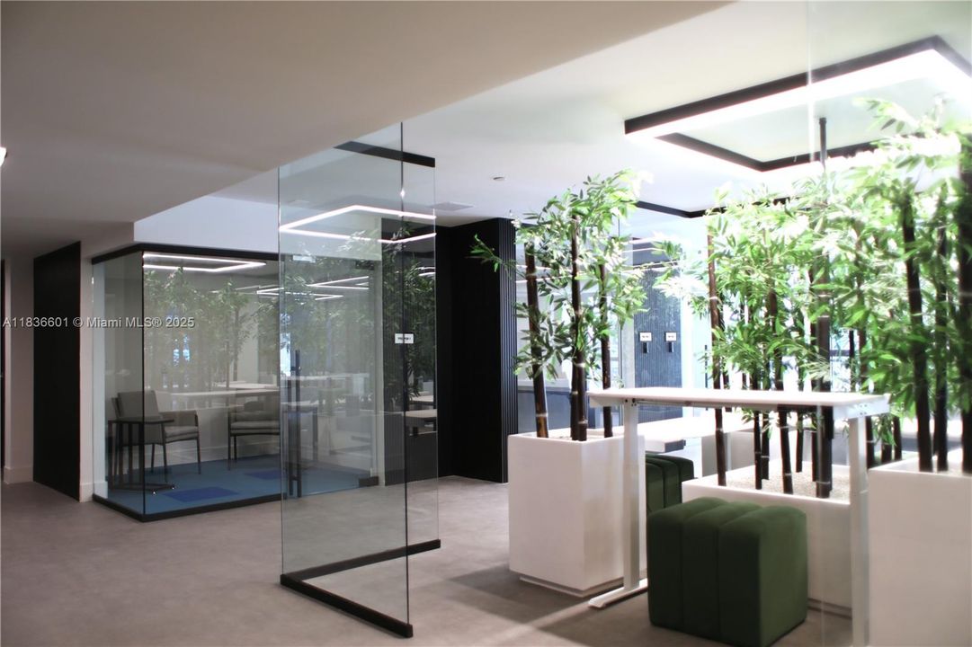 For Rent: $3,205 (2 beds, 2 baths, 1015 Square Feet)