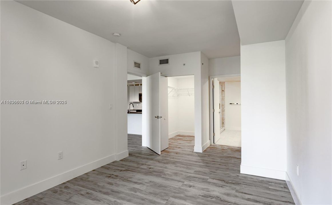 For Rent: $3,205 (2 beds, 2 baths, 1015 Square Feet)