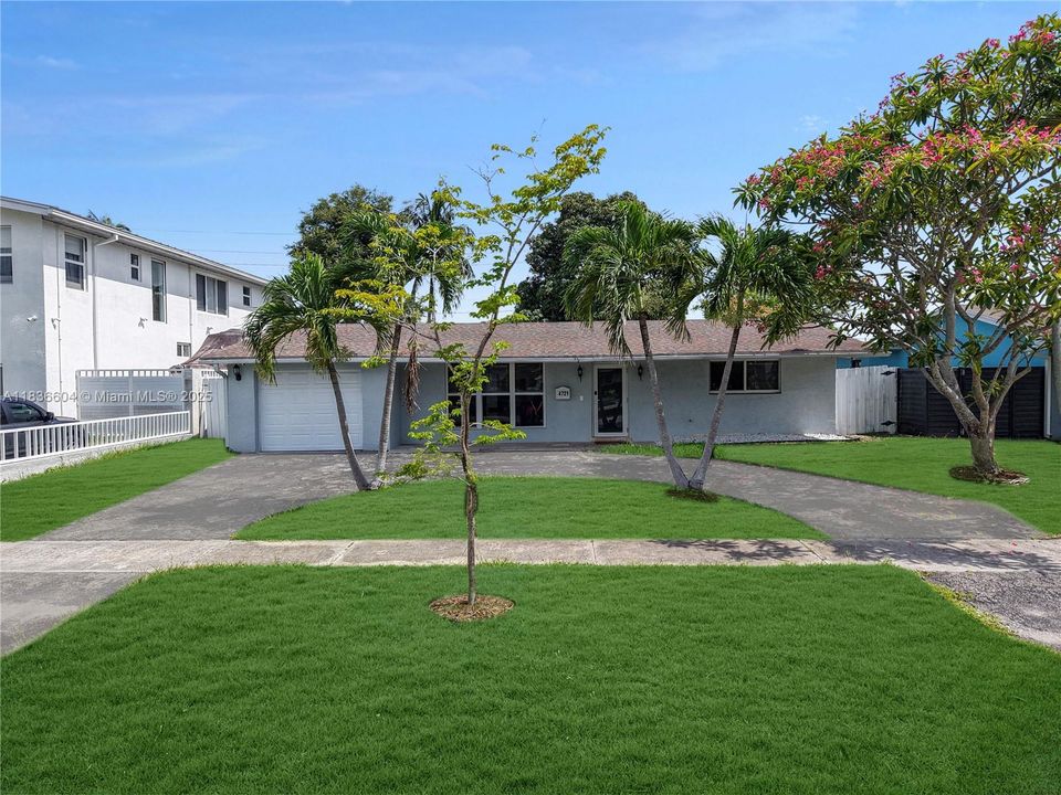 Activo con contrato: $799,999 (5 camas, 4 baños, 2712 Pies cuadrados)