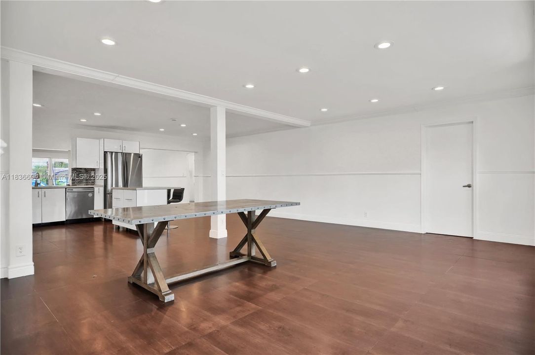 Activo con contrato: $799,999 (5 camas, 4 baños, 2712 Pies cuadrados)