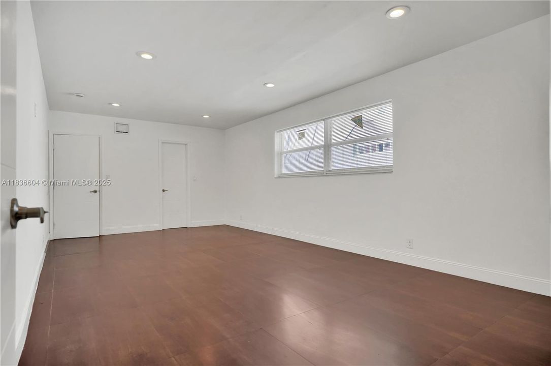 Activo con contrato: $799,999 (5 camas, 4 baños, 2712 Pies cuadrados)