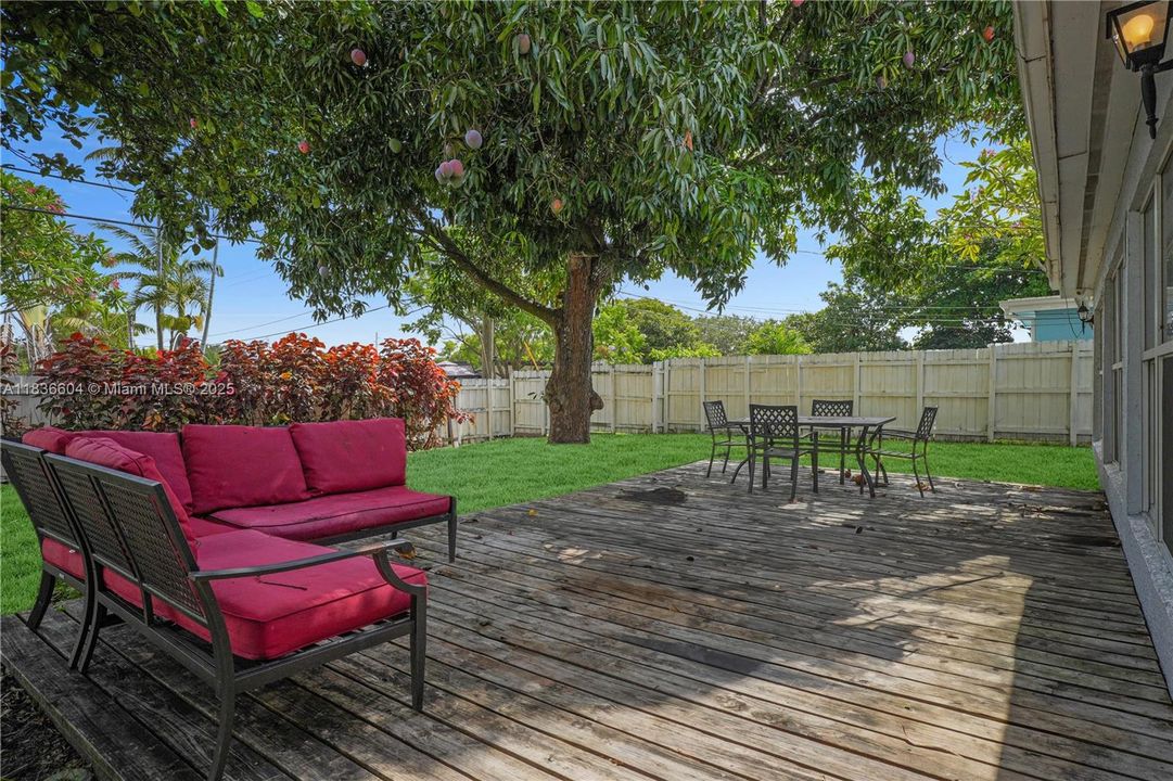 Activo con contrato: $799,999 (5 camas, 4 baños, 2712 Pies cuadrados)