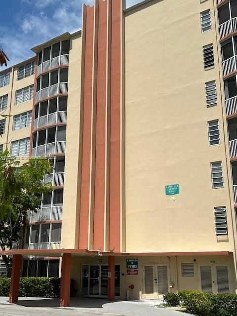 For Sale: $225,000 (2 beds, 1 baths, 1036 Square Feet)