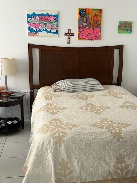 For Sale: $225,000 (2 beds, 1 baths, 1036 Square Feet)