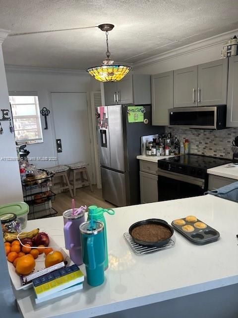 For Sale: $225,000 (2 beds, 1 baths, 1036 Square Feet)