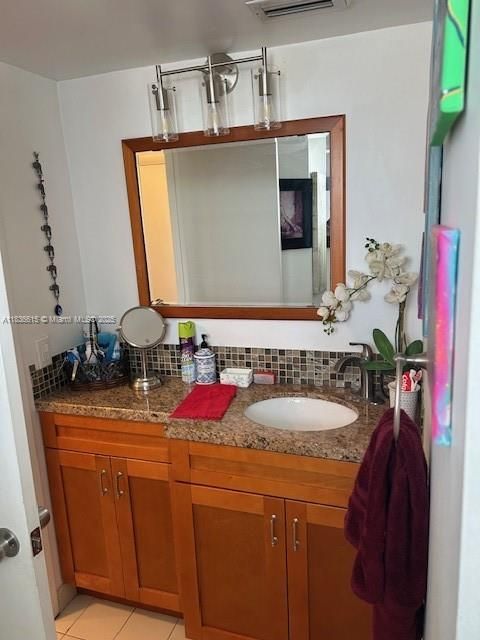 For Sale: $225,000 (2 beds, 1 baths, 1036 Square Feet)