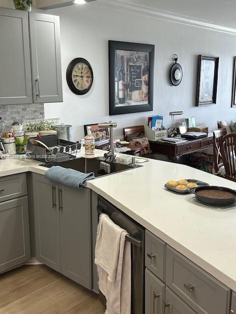 For Sale: $225,000 (2 beds, 1 baths, 1036 Square Feet)