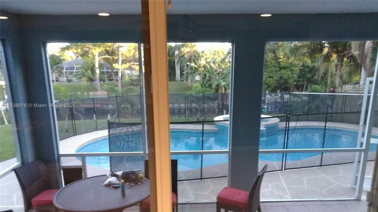 Vendido Recientemente: $620,000 (4 camas, 4 baños, 2512 Pies cuadrados)