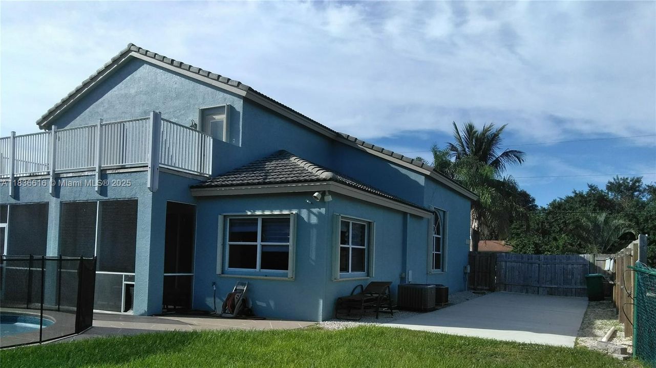 Vendido Recientemente: $620,000 (4 camas, 4 baños, 2512 Pies cuadrados)