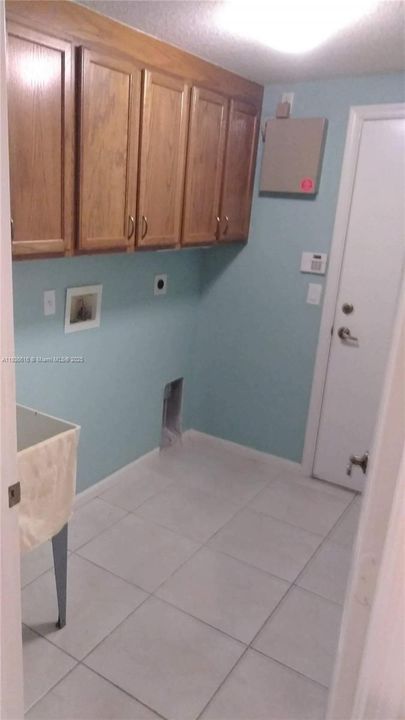 Vendido Recientemente: $620,000 (4 camas, 4 baños, 2512 Pies cuadrados)