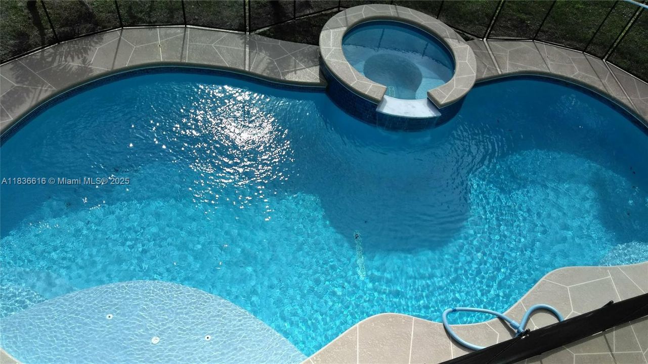 Vendido Recientemente: $620,000 (4 camas, 4 baños, 2512 Pies cuadrados)