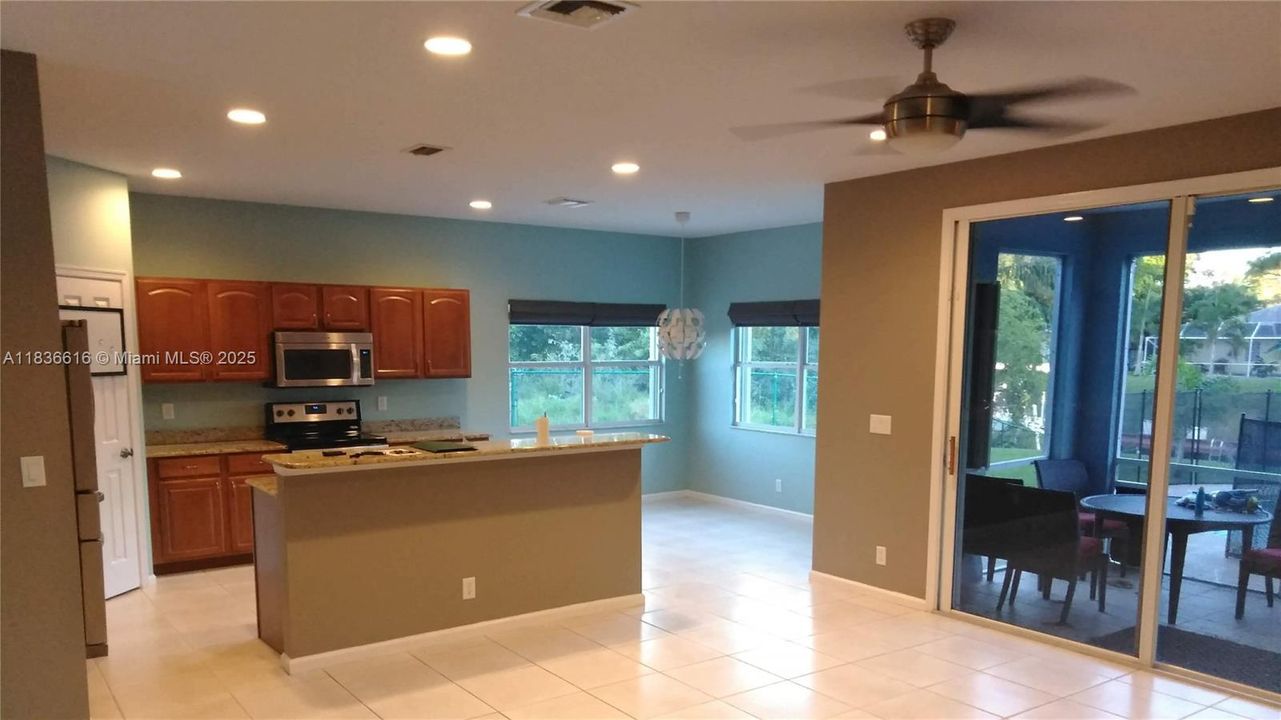 Vendido Recientemente: $620,000 (4 camas, 4 baños, 2512 Pies cuadrados)