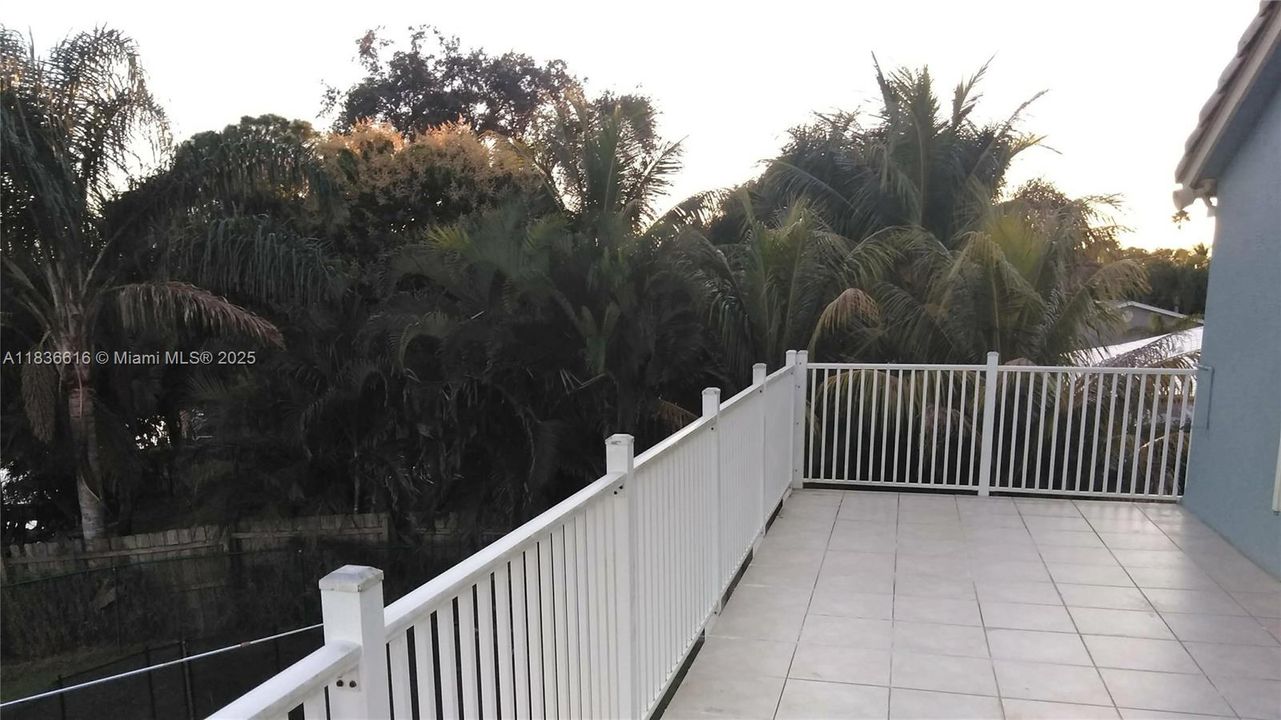 Vendido Recientemente: $620,000 (4 camas, 4 baños, 2512 Pies cuadrados)