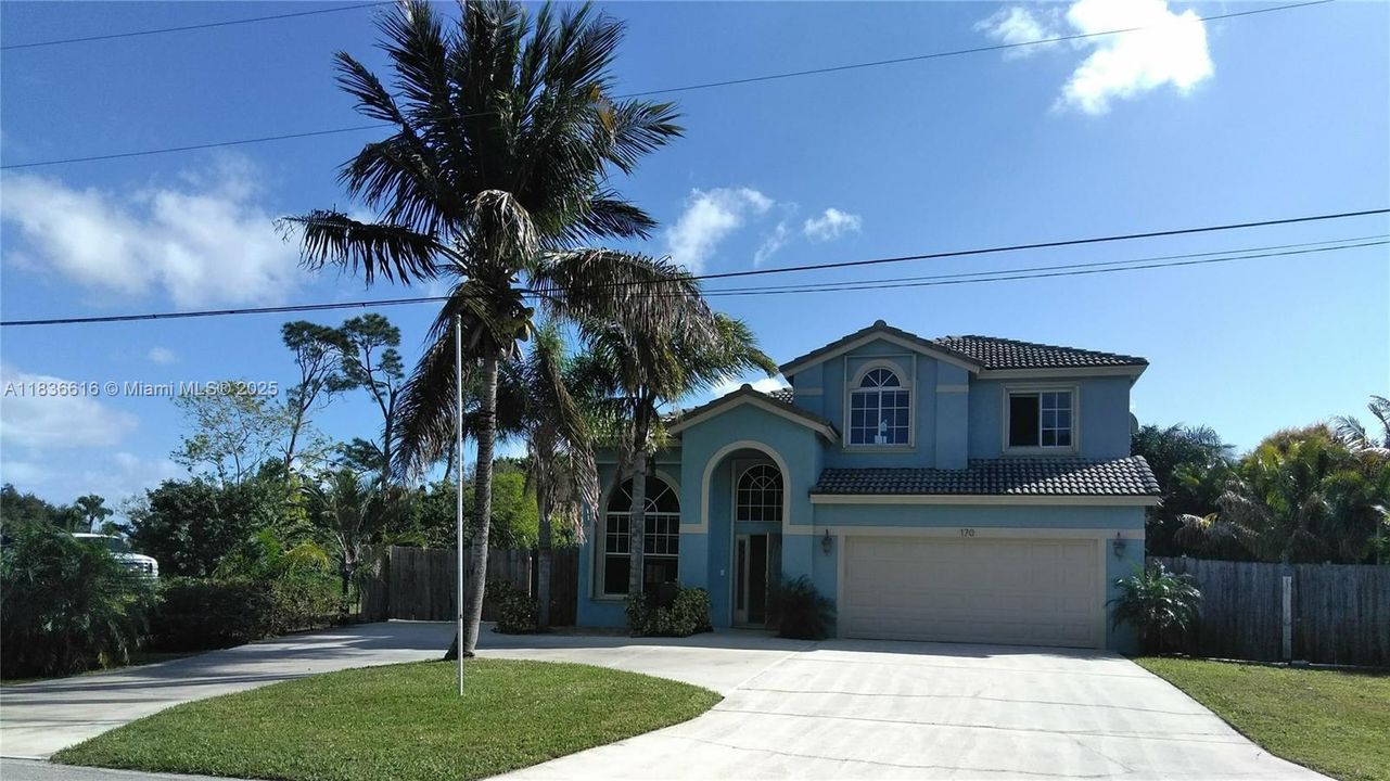 Vendido Recientemente: $620,000 (4 camas, 4 baños, 2512 Pies cuadrados)