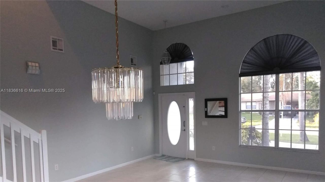 Vendido Recientemente: $620,000 (4 camas, 4 baños, 2512 Pies cuadrados)