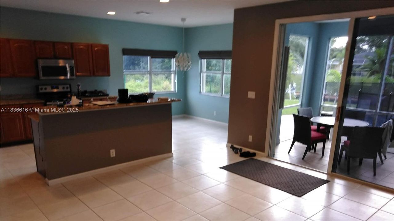 Vendido Recientemente: $620,000 (4 camas, 4 baños, 2512 Pies cuadrados)