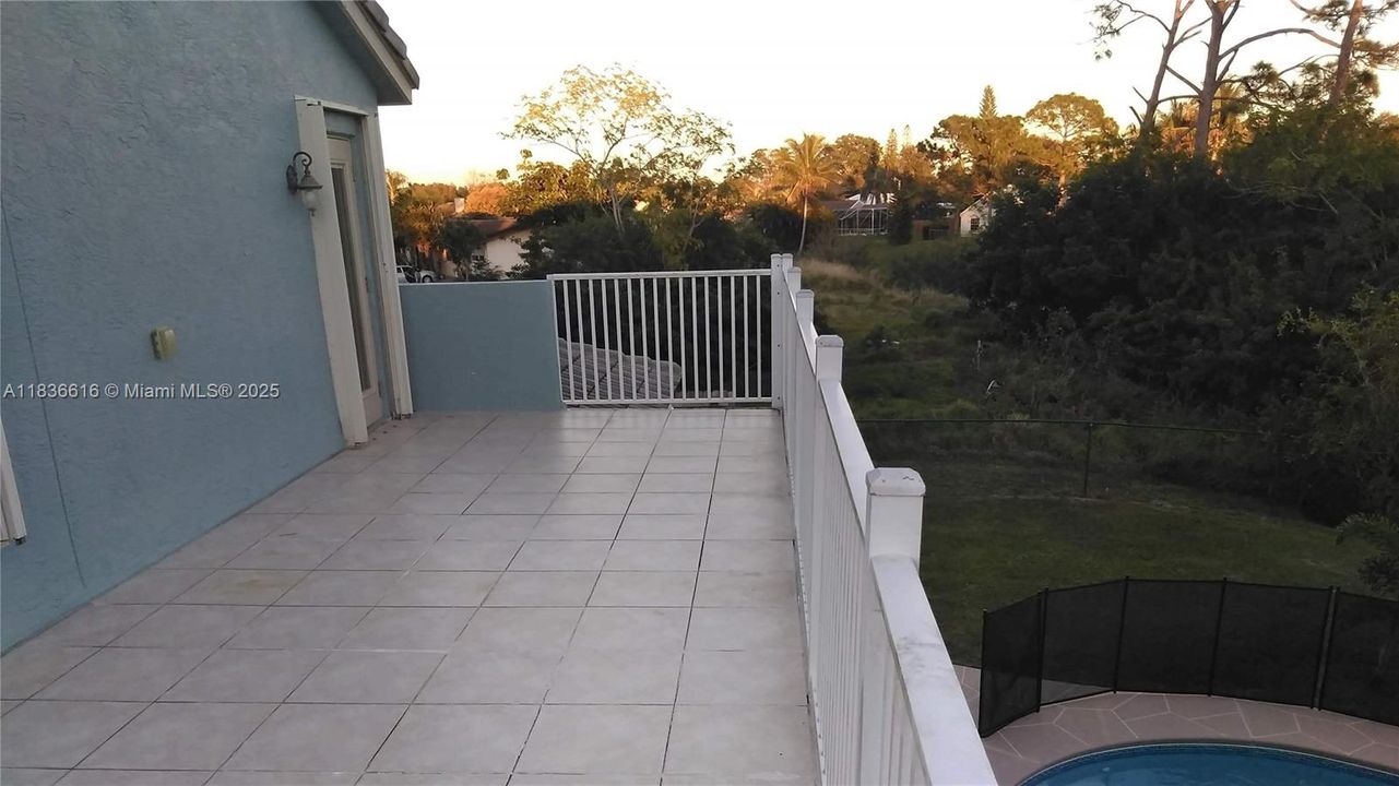 Vendido Recientemente: $620,000 (4 camas, 4 baños, 2512 Pies cuadrados)