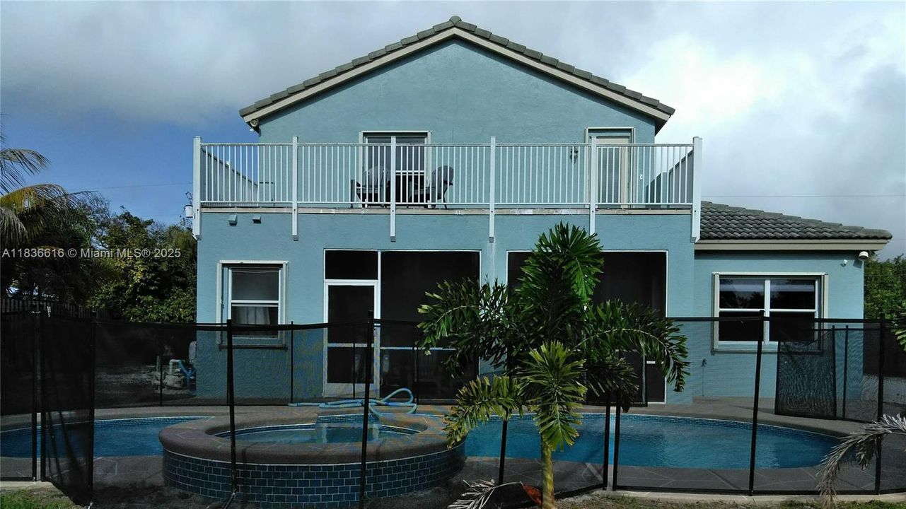 Vendido Recientemente: $620,000 (4 camas, 4 baños, 2512 Pies cuadrados)