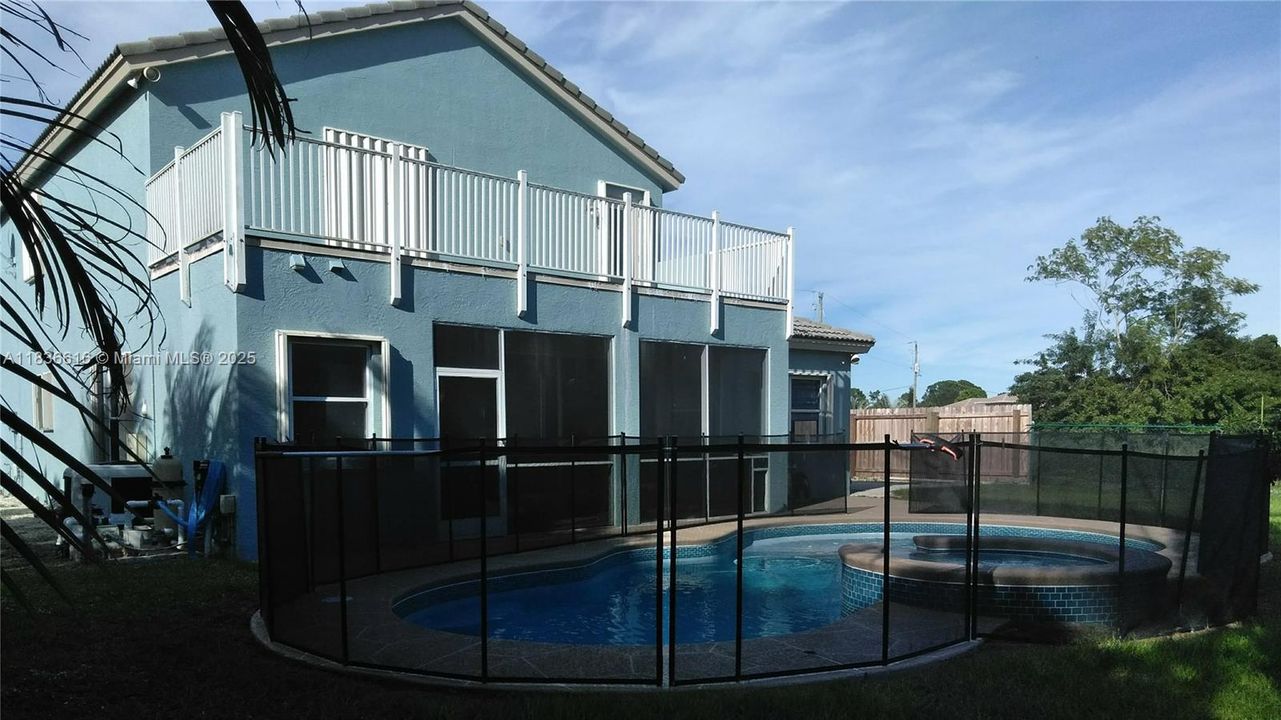 Vendido Recientemente: $620,000 (4 camas, 4 baños, 2512 Pies cuadrados)