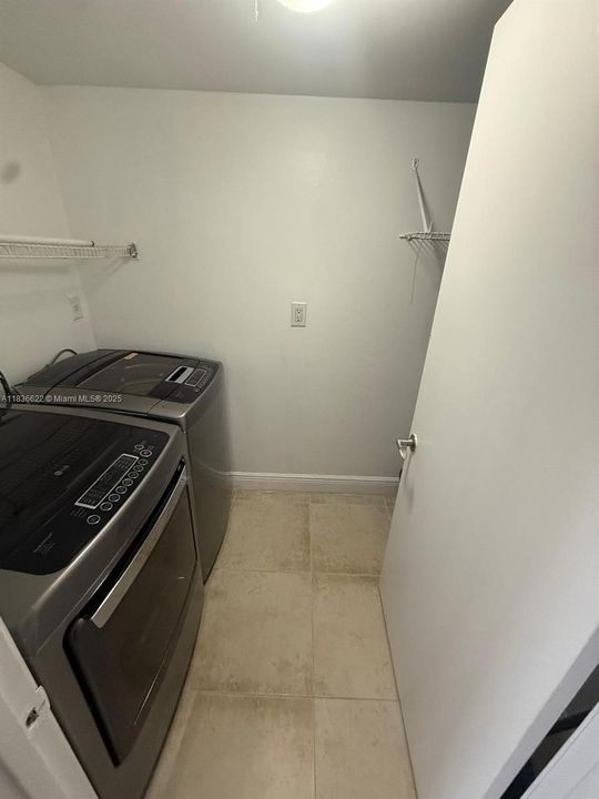 Activo con contrato: $179,000 (2 camas, 1 baños, 835 Pies cuadrados)