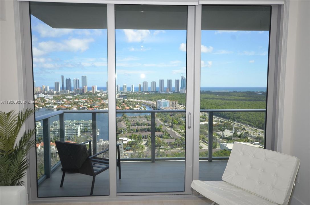 Active With Contract: $3,600 (2 beds, 2 baths, 937 Square Feet)