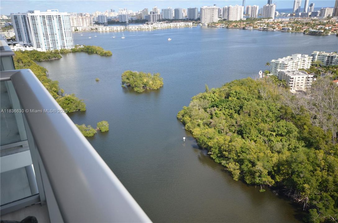 Active With Contract: $3,600 (2 beds, 2 baths, 937 Square Feet)