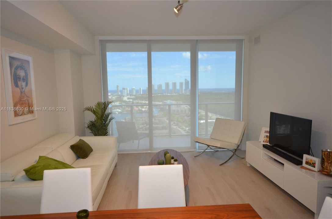 Active With Contract: $3,600 (2 beds, 2 baths, 937 Square Feet)