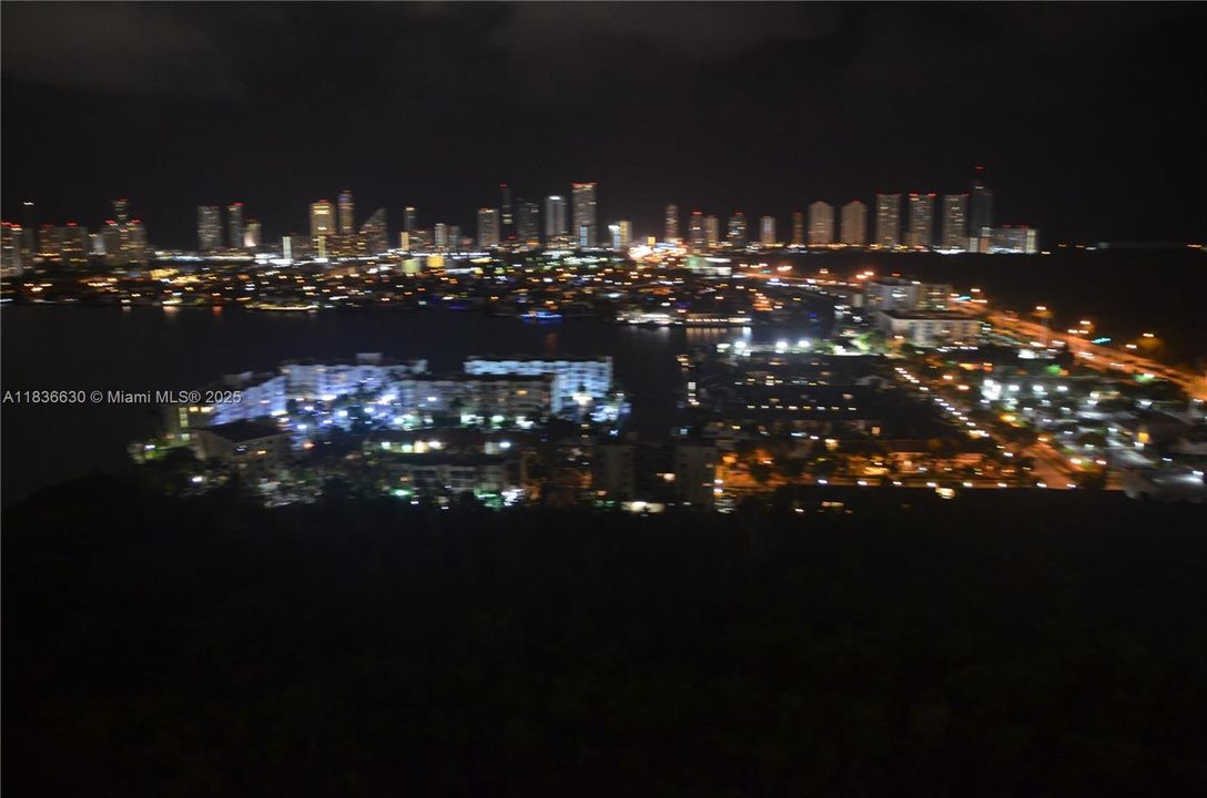 Active With Contract: $3,600 (2 beds, 2 baths, 937 Square Feet)