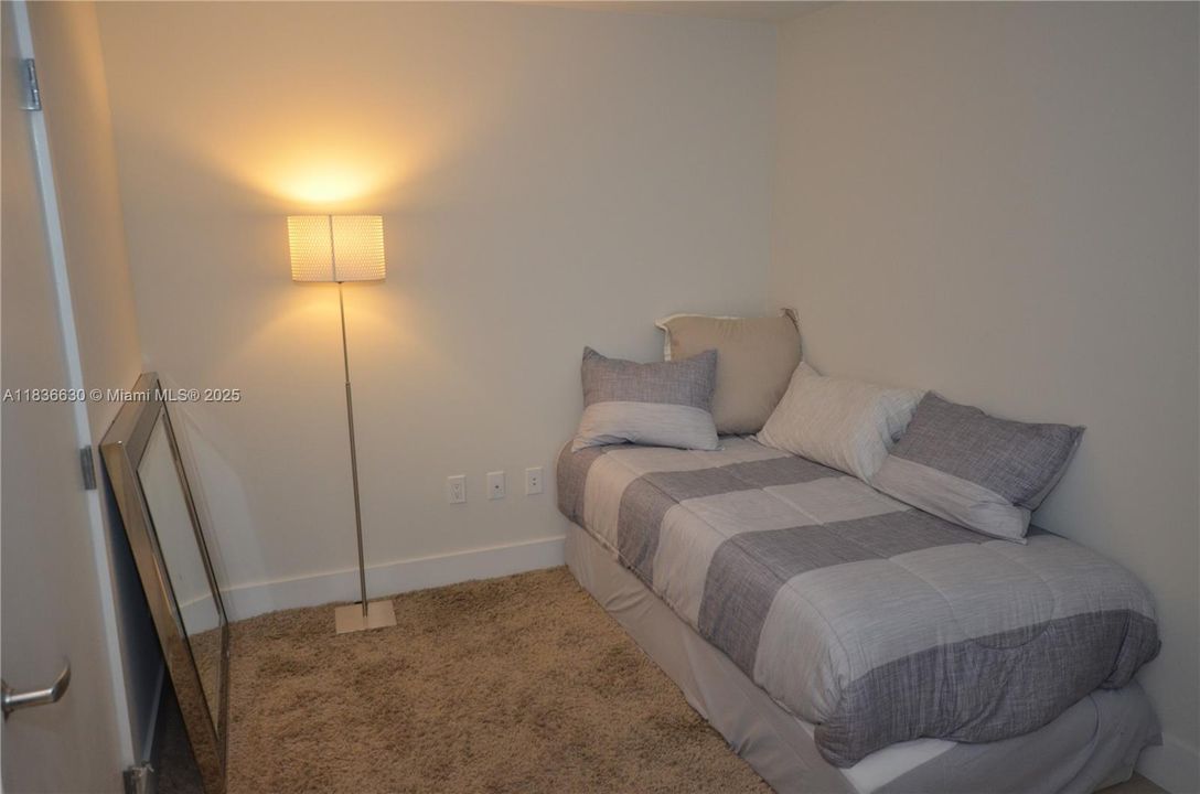 Active With Contract: $3,600 (2 beds, 2 baths, 937 Square Feet)