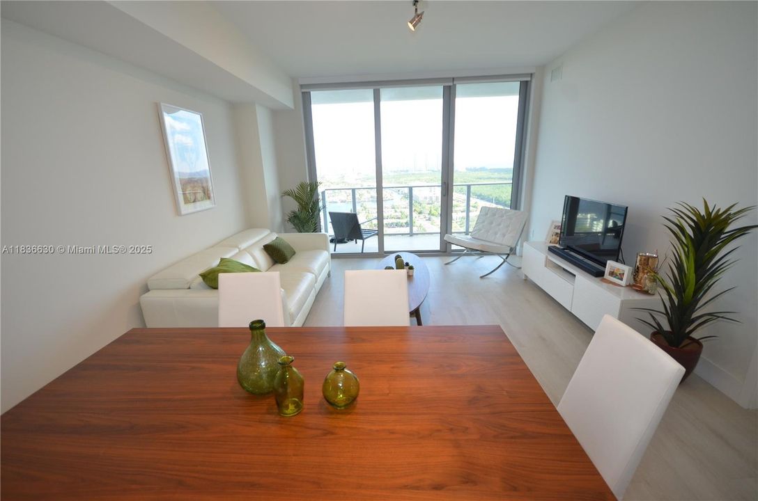 Active With Contract: $3,600 (2 beds, 2 baths, 937 Square Feet)