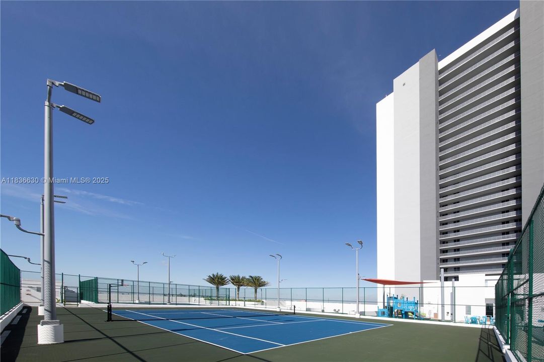 Active With Contract: $3,600 (2 beds, 2 baths, 937 Square Feet)