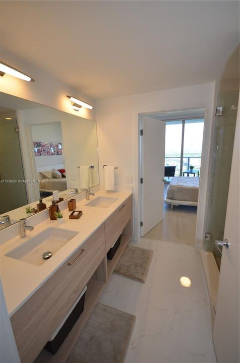 Active With Contract: $3,600 (2 beds, 2 baths, 937 Square Feet)