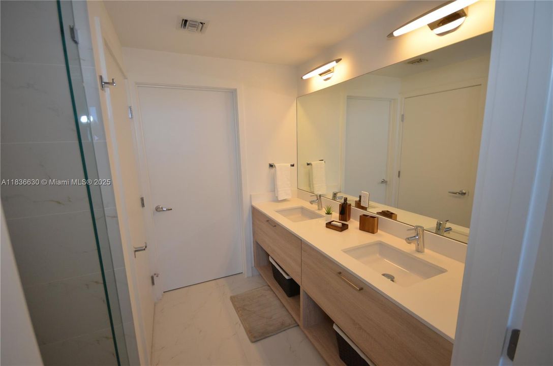 Active With Contract: $3,600 (2 beds, 2 baths, 937 Square Feet)