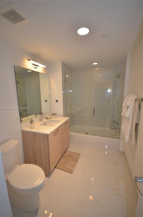 Active With Contract: $3,600 (2 beds, 2 baths, 937 Square Feet)