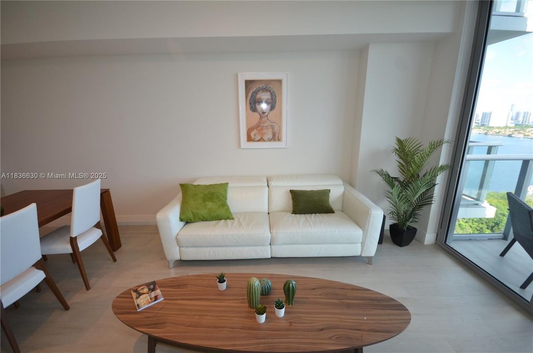 Active With Contract: $3,600 (2 beds, 2 baths, 937 Square Feet)