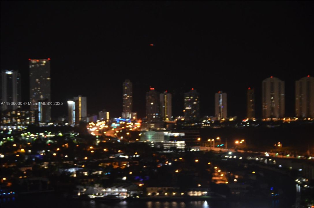 Active With Contract: $3,600 (2 beds, 2 baths, 937 Square Feet)