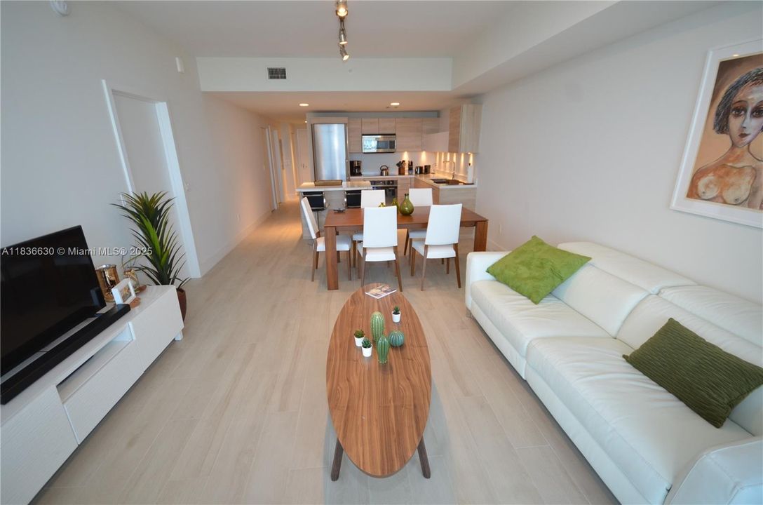 Active With Contract: $3,600 (2 beds, 2 baths, 937 Square Feet)