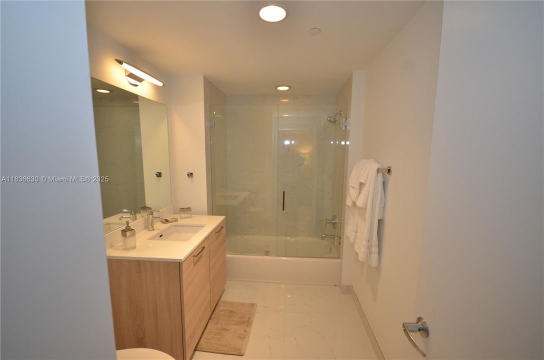 Active With Contract: $3,600 (2 beds, 2 baths, 937 Square Feet)