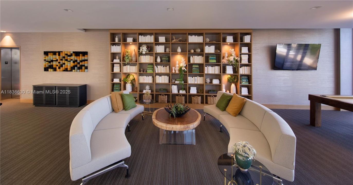 Active With Contract: $3,600 (2 beds, 2 baths, 937 Square Feet)