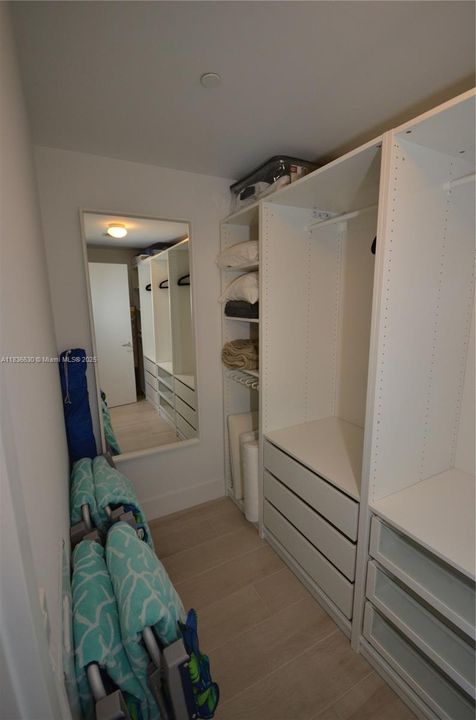 Active With Contract: $3,600 (2 beds, 2 baths, 937 Square Feet)