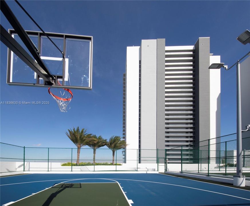 Active With Contract: $3,600 (2 beds, 2 baths, 937 Square Feet)