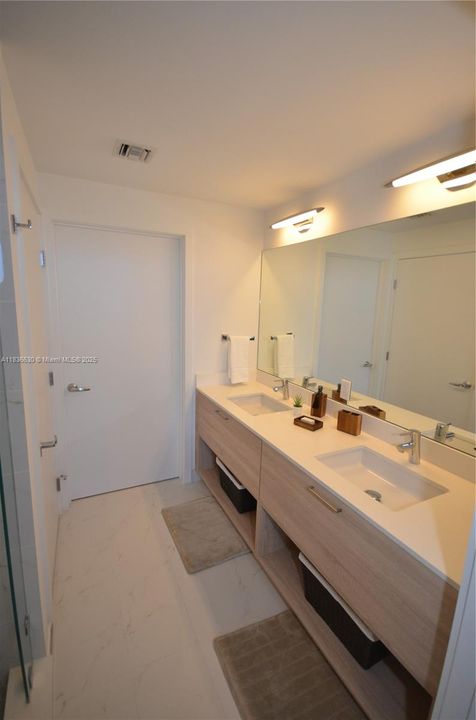 Active With Contract: $3,600 (2 beds, 2 baths, 937 Square Feet)