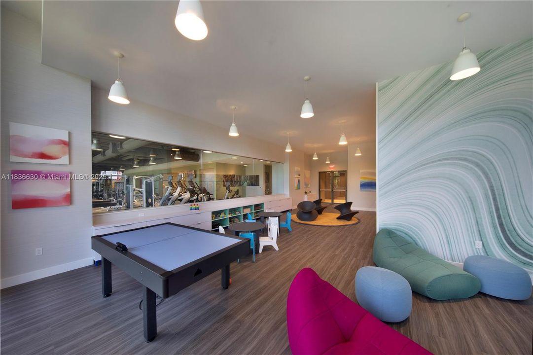 Active With Contract: $3,600 (2 beds, 2 baths, 937 Square Feet)