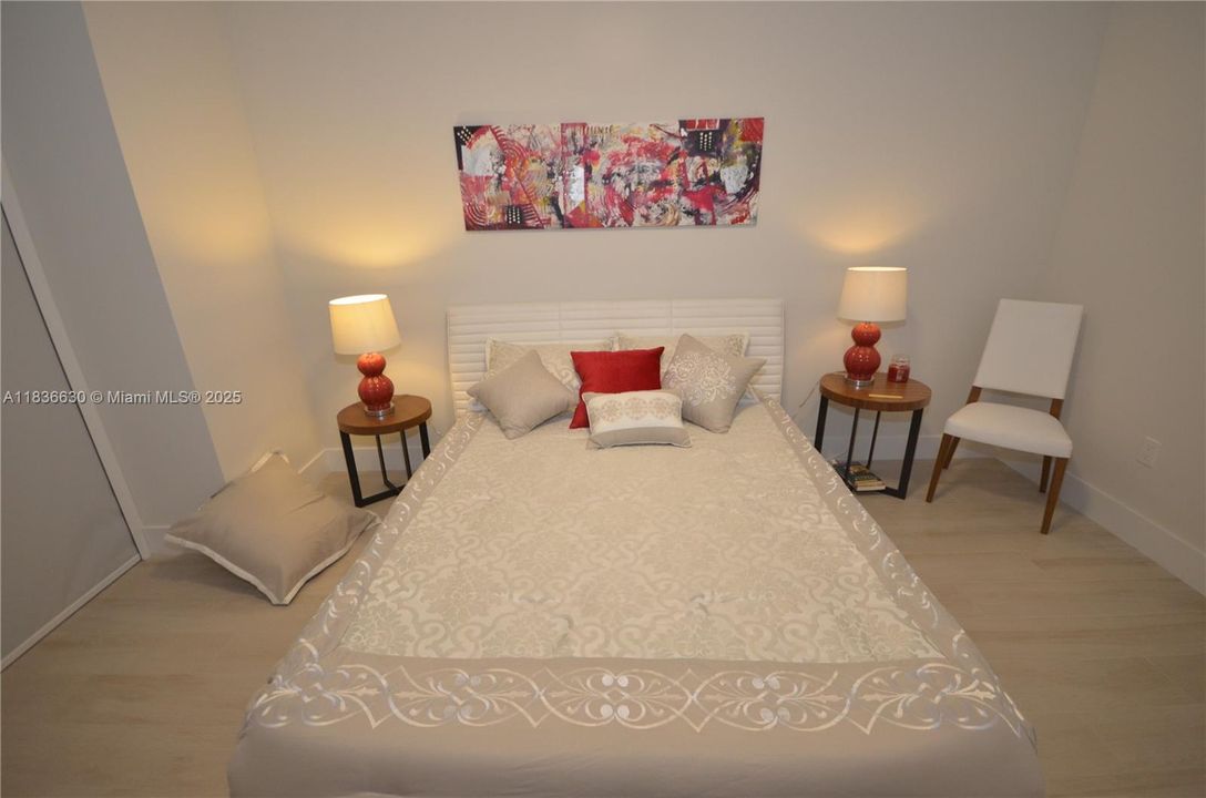 Active With Contract: $3,600 (2 beds, 2 baths, 937 Square Feet)