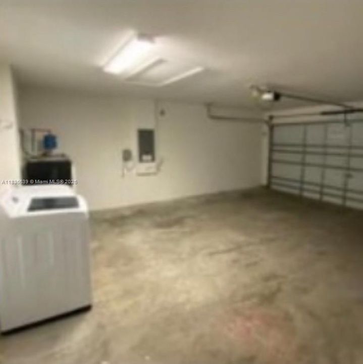 Recently Rented: $2,250 (3 beds, 2 baths, 0 Square Feet)