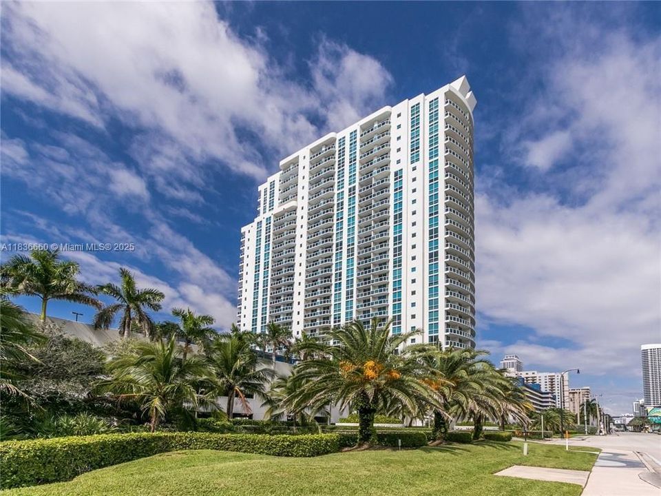 Vendido Recientemente: $1,250,000 (3 camas, 2 baños, 2050 Pies cuadrados)